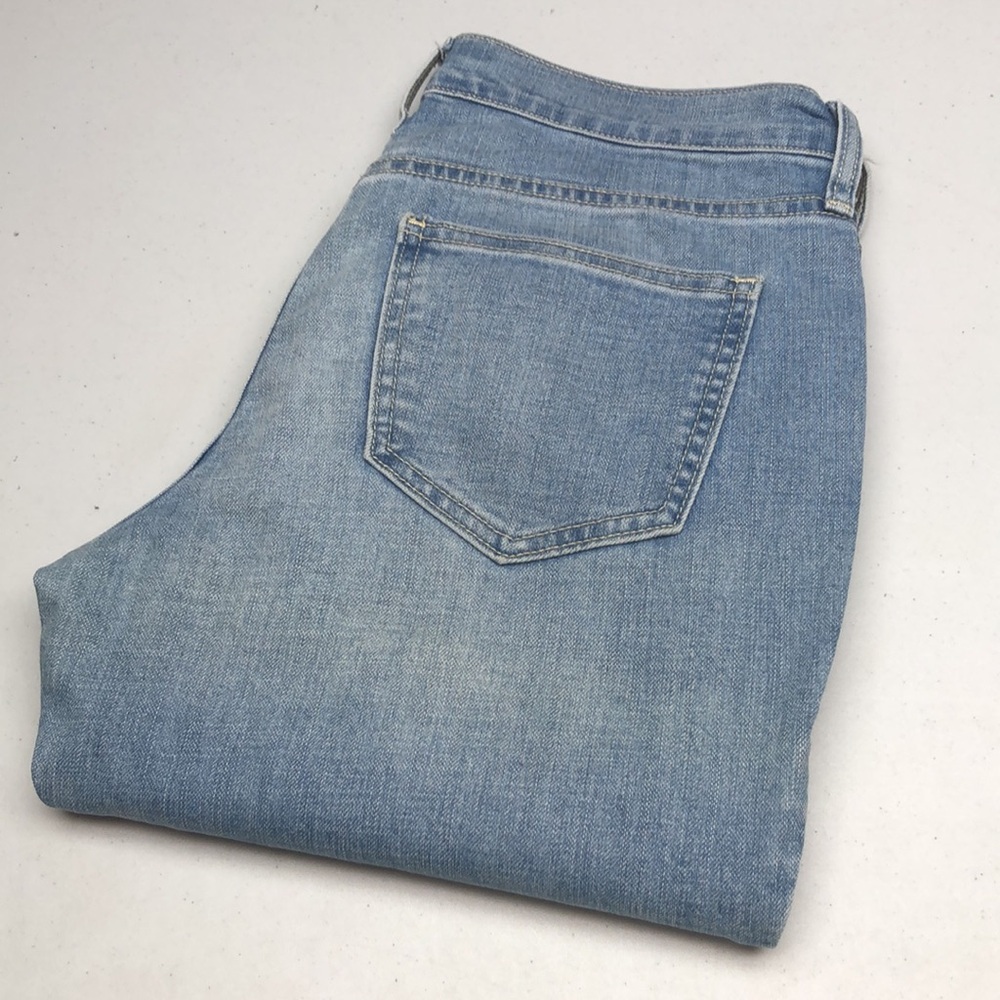 LIGHTWASH OLD NAVY THE FLIRT STRAIGHT LEG JEANS 2/26x30 😎